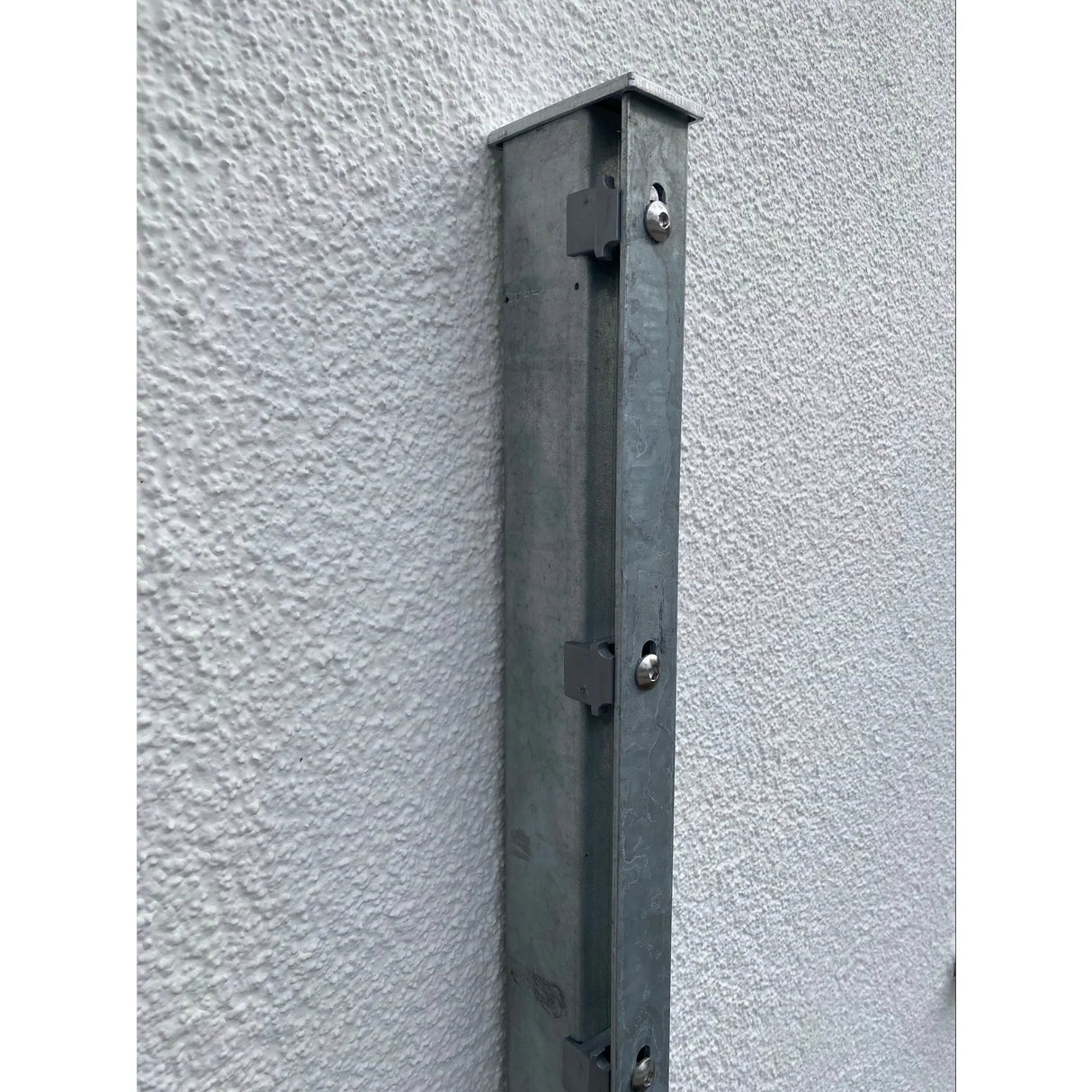 Produktbild des Produkts Pfosten mit Abdeckleiste, Alukappe zum Aufschrauben